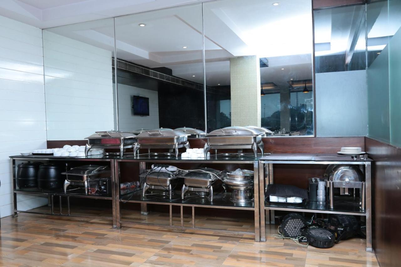 Kc Manor Hotell Jamshedpur Eksteriør bilde