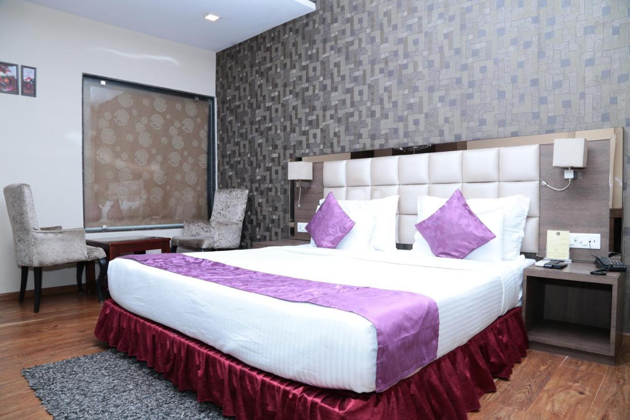 Kc Manor Hotell Jamshedpur Eksteriør bilde