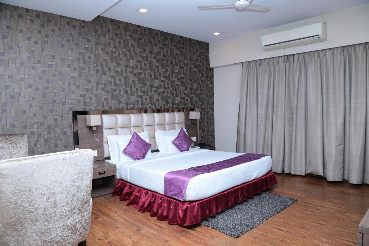 Kc Manor Hotell Jamshedpur Eksteriør bilde
