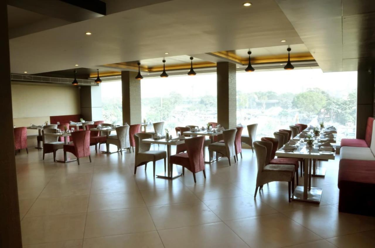 Kc Manor Hotell Jamshedpur Eksteriør bilde